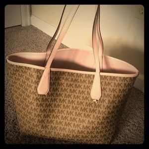 Mk Reversible tote Christmas 🎄🎁 SALE!